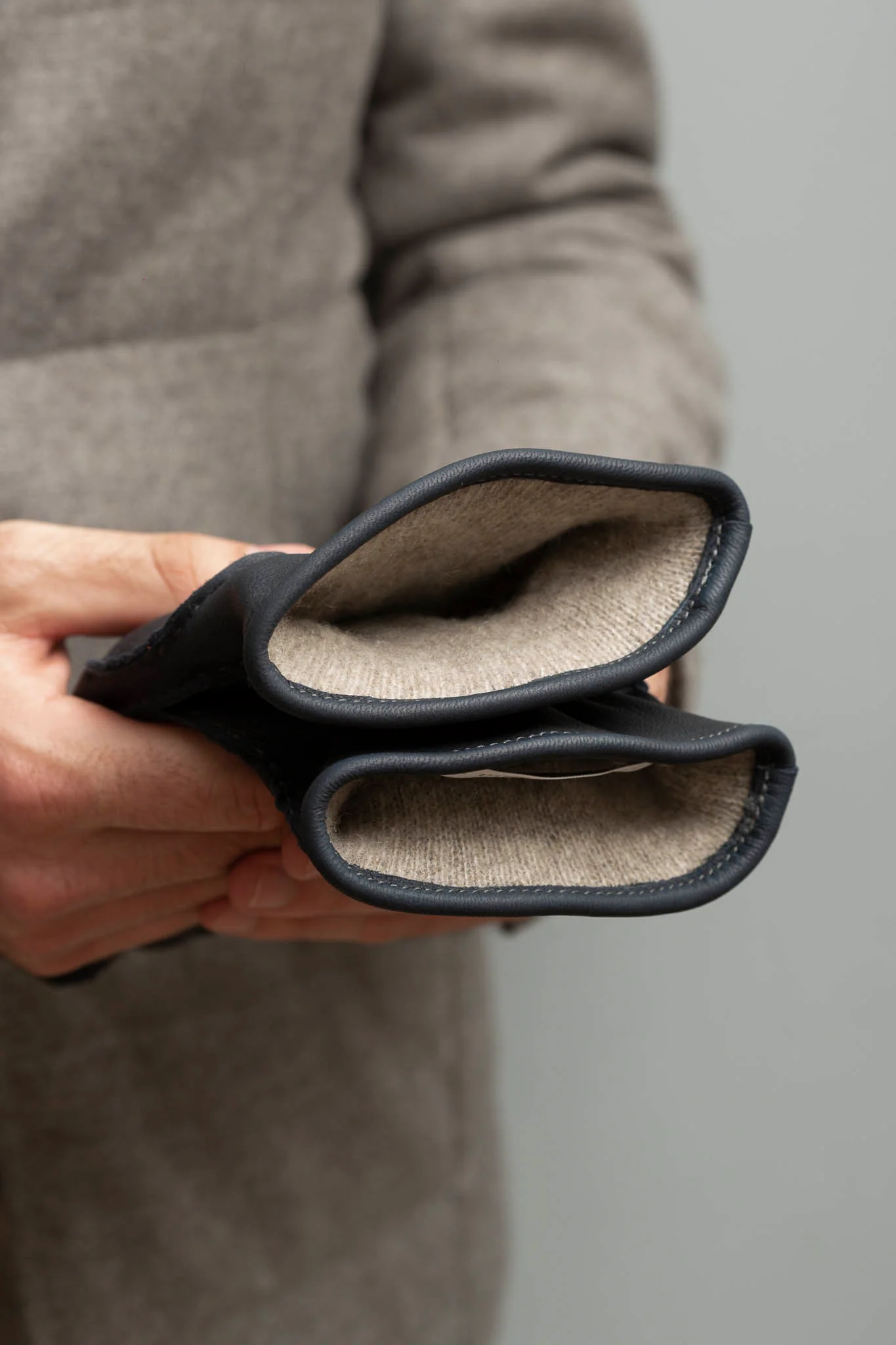 Dark blue Cashmere Lined Deerskin Leather Gloves - Made in Italy - Image 3